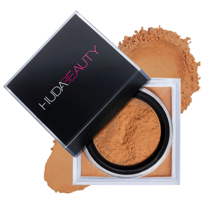 HUDA BEAUTY Easy Bake Blurring Loose Baking & Setting Powder – Cinnamon Bun – rich skin tones. golden undertones brighten and disguise under-eye darkness.
